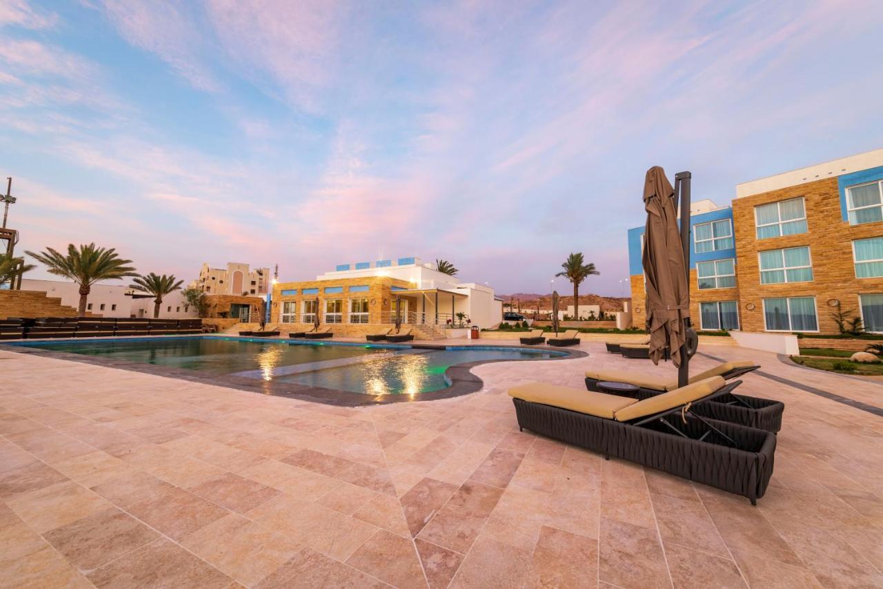 Luxotel Aqaba Beach Resort & Spa Only 15 Years Plus ภายนอก รูปภาพ
